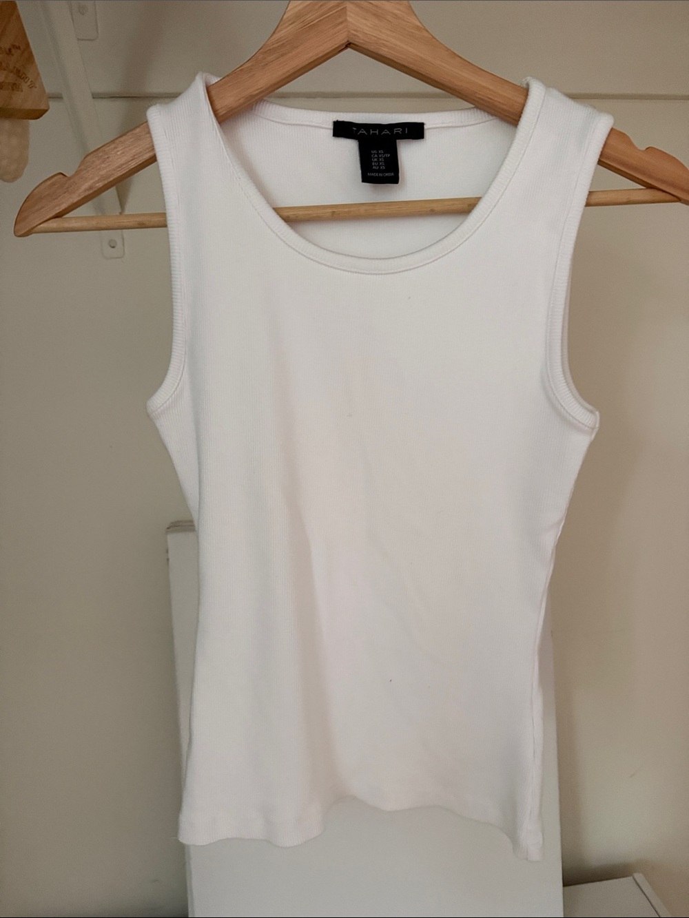 Tahari White Ribbed Sleeveless Tank Top